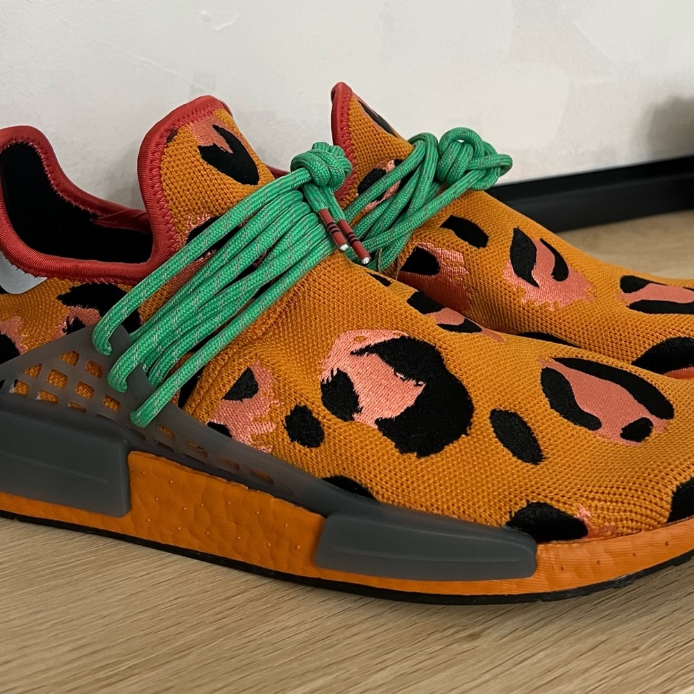PHARRELL AND ADIDAS ORIGINALS - Picture 2 of 5